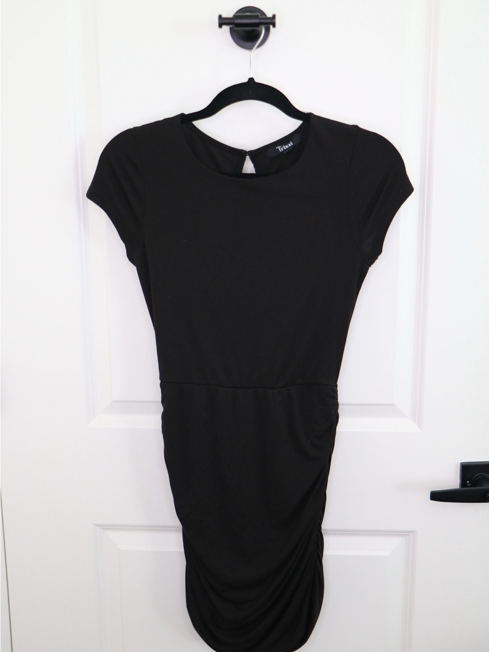 Trixxi Black Short-Sleeve Ruched Midi Dress